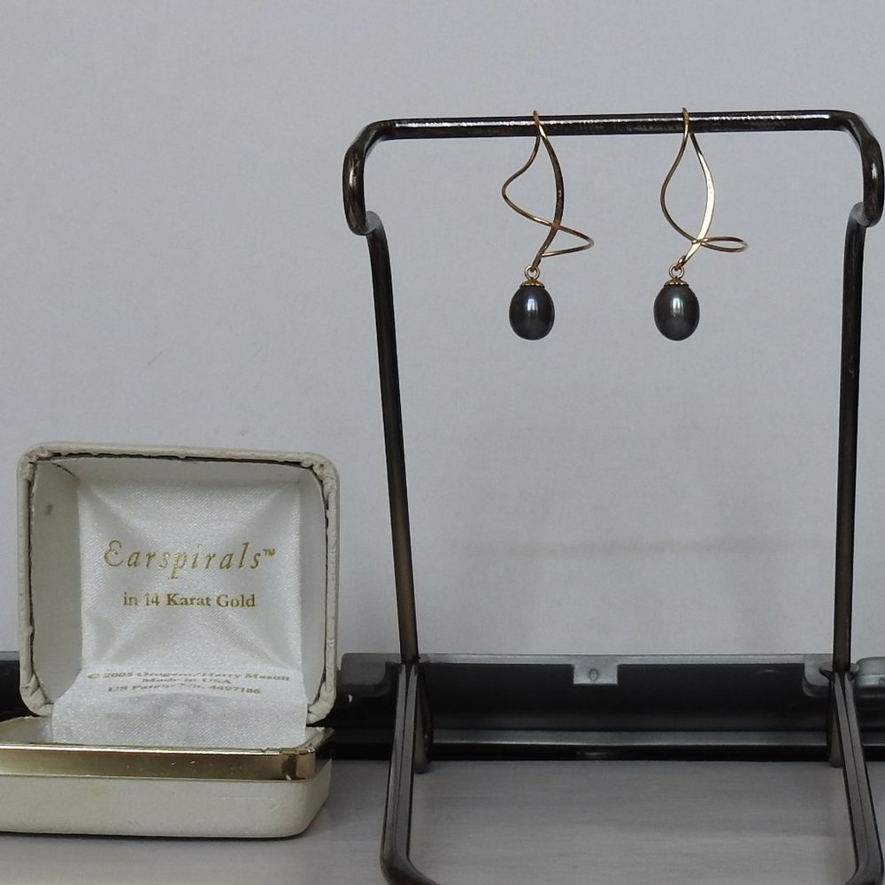 Earspirals in 14K Gold and Black Pearl